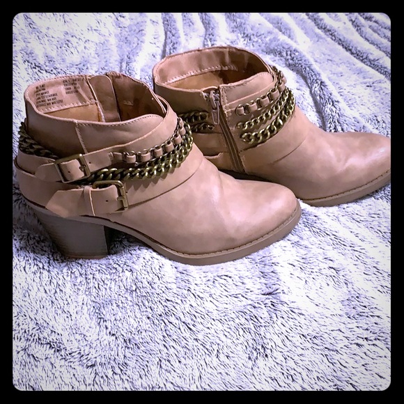 SO Shoes - Women’s SO Camel Leather Booties